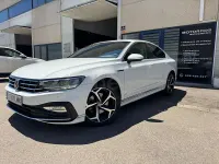 Usado VW Passat R-line 150 CV (110 kW) 2021 Blanco Berlina