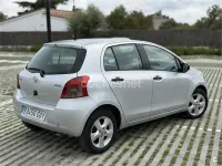 Usado Toyota Yaris 87 CV (63 kW) 2008 Gris / plata Utilitario