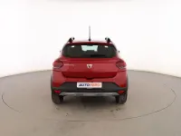 Usado Dacia Sandero Comfort 91 CV (66 kW) 2022 Rojo Berlina