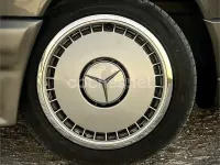 Usado Mercedes 190 109 CV (80 kW) 1992 Gris / plata Berlina