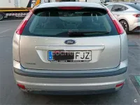 Usado Ford Focus Trend 100 CV (73 kW) 2006 Gris / plata Berlina