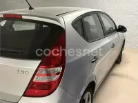 Usado Hyundai i30 Comfort 109 CV (80 kW) 2010 Gris / plata Berlina