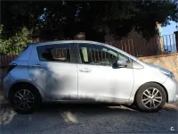 Usado Toyota Yaris Active 90 CV (66 kW) 2014 Gris / plata Utilitario