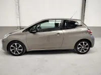 Używany Peugeot 208 Active 68 KM (50 kW) 2012 Beżowy Hatchback