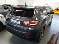 Usado Jeep Compass Limited 190 CV (139 kW) 2022 Gris / plata SUV