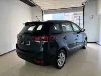Käytetty Kia Carens 135 HP (99 kW) 2017 Sininen Tila-auto