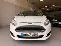 Usado Ford Fiesta Trend 75 CV (55 kW) 2015 Blanco Utilitario
