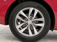 Usado Hyundai i30 120 CV (88 kW) 2019 Rojo Berlina