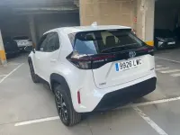 Usado Toyota Yaris Active 115 CV (84 kW) 2022 Blanco Utilitario