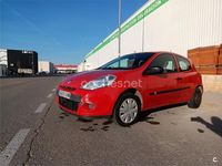 Usado Renault Clio II Exception 75 CV (55 kW) 2010 Rojo Berlina
