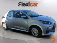 Usado Toyota Yaris Hybrid Business Edition 116 CV (85 kW) 2025 Gris / plata Berlina