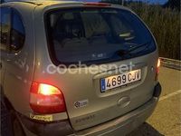 Usado Renault Scénic Dynamique 98 CV (72 kW) 2003 Verde Monovolumen