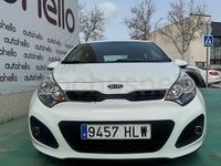 Usado Kia Rio 85 CV (62 kW) 2013 Blanco Berlina