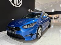 Usado Kia Ceed 120 CV (88 kW) 2024 Azul Utilitario