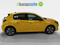 Usado Peugeot 208 Allure 100 CV (73 kW) 2022 Amarillo Utilitario