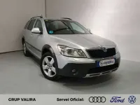 Usado Skoda Octavia 160 CV (117 kW) 2011 Plateado SUV