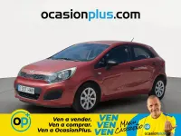 Usado Kia Rio 86 CV (63 kW) 2011 Rojo Utilitario