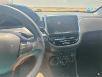 Usado Peugeot 208 Style 75 CV (55 kW) 2017 Blanco Utilitario