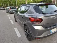 Usado Dacia Sandero Journey 101 CV (74 kW) 2025 Gris / plata Berlina