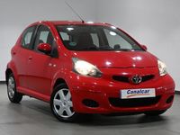 Usado Toyota Aygo 68 CV (50 kW) 2010 Rojo Utilitario