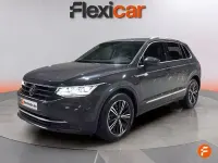 Käytetty VW Tiguan Life 150 HP (110 kW) 2022 Harmaa Katumaasturi