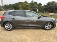 Usado Ford Focus Trend 120 CV (88 kW) 2020 Gris / plata Berlina