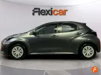 Usado Toyota Yaris Active 116 CV (85 kW) 2023 Rojo Utilitario