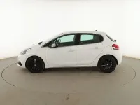 Usado Peugeot 208 Allure 100 CV (73 kW) 2018 Blanco Utilitario