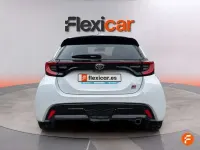 Usado Toyota Yaris Hybrid Sport 116 CV (85 kW) 2023 Blanco Utilitario