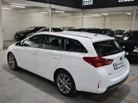 Usado Toyota Auris Hybrid Active 136 CV (100 kW) 2014 Blanco Familiar
