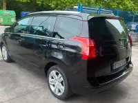 Usado Peugeot 5008 Allure 120 CV (88 kW) 2014 Negro Monovolumen