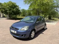 Usado Ford Fiesta Ambiente 68 CV (50 kW) 2006 Azul Utilitario