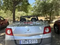 Usado Renault Mégane Cabriolet Privilege 135 CV (99 kW) 2005 Gris / plata Descapotable
