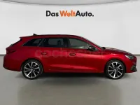 Usado Seat Leon FR 150 CV (110 kW) 2025 Rojo Familiar