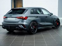 Nuevo Audi RS3 Exclusive 400 CV (294 kW) 2025 Gris / plata Berlina