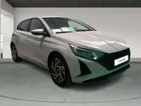 Usado Hyundai i20 80 CV (58 kW) 2025 Gris Utilitario