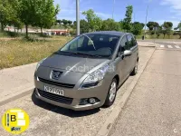 Usado Peugeot 5008 Premium 150 CV (110 kW) 2010 Beige Monovolumen