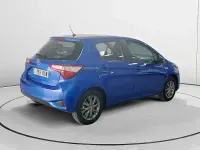 Usado Toyota Yaris Active 99 CV (72 kW) 2018 Azul Utilitario