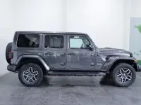 Usado Jeep Wrangler Sahara 381 CV (280 kW) 2022 Gris / plata SUV