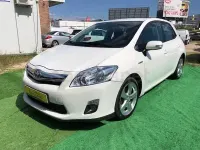 Usado Toyota Auris Hybrid Active 135 CV (99 kW) 2011 Blanco Berlina