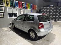 Usado VW Polo Trendline 75 CV (55 kW) 2002 Gris / plata Berlina