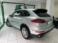 Usado Porsche Cayenne 262 CV (192 kW) 2017 Gris / plata SUV