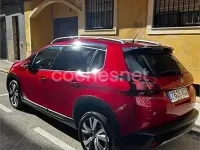 Usado Peugeot 2008 Allure 120 CV (88 kW) 2017 Rojo SUV