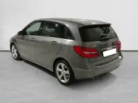 Usado Mercedes B180 109 CV (80 kW) 2012 Gris Utilitario