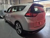 Usado Renault Grand Scénic IV Zen 140 CV (102 kW) 2020 Gris / plata Monovolumen
