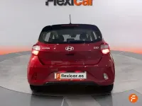 Usado Hyundai i10 67 CV (49 kW) 2023 Rojo Utilitario