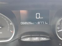 Usado Peugeot 208 Style 82 CV (60 kW) 2017 Blanco Utilitario