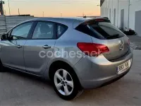 Usado Opel Astra Enjoy 110 CV (80 kW) 2012 Gris / plata Familiar