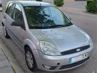 Usado Ford Fiesta Trend 68 CV (50 kW) 2003 Gris / plata Utilitario