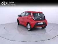 Usado Toyota Aygo X-play 69 CV (50 kW) 2018 Rojo Utilitario